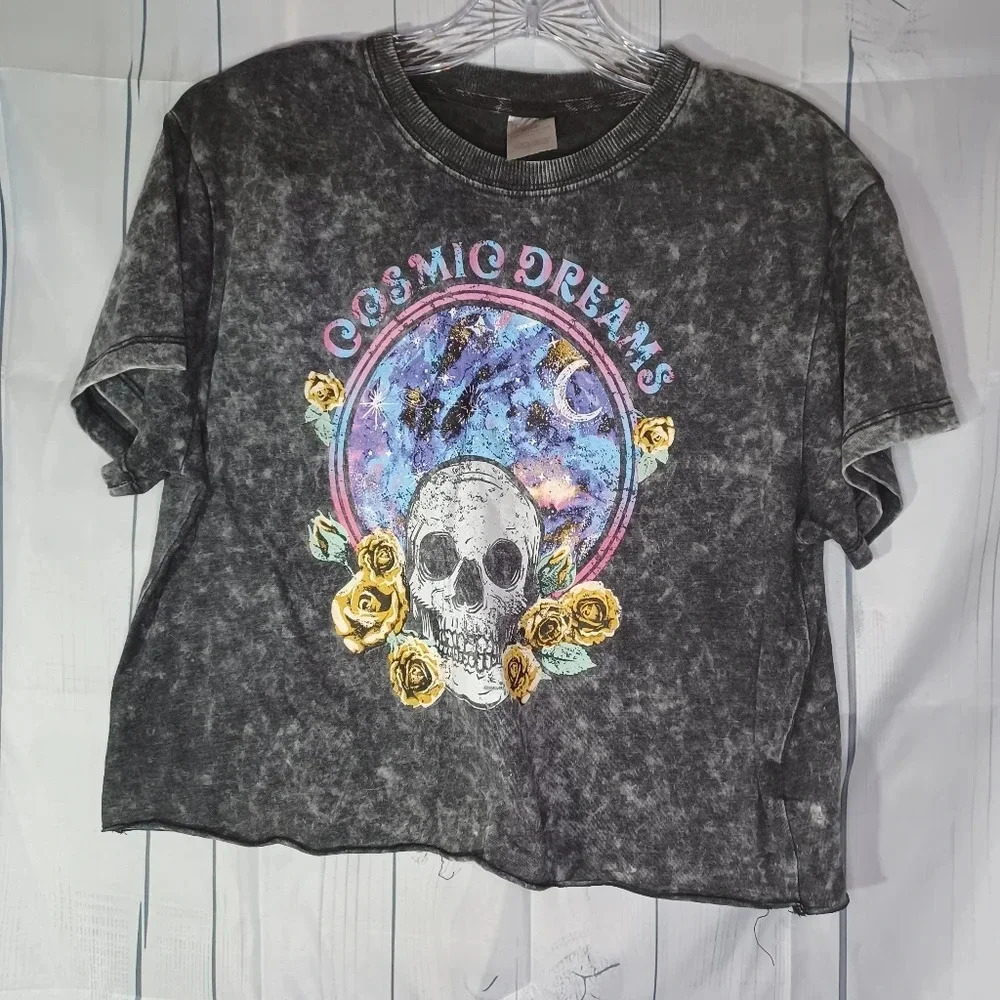 No Boundaries cropped cosmic dreams skull shirt